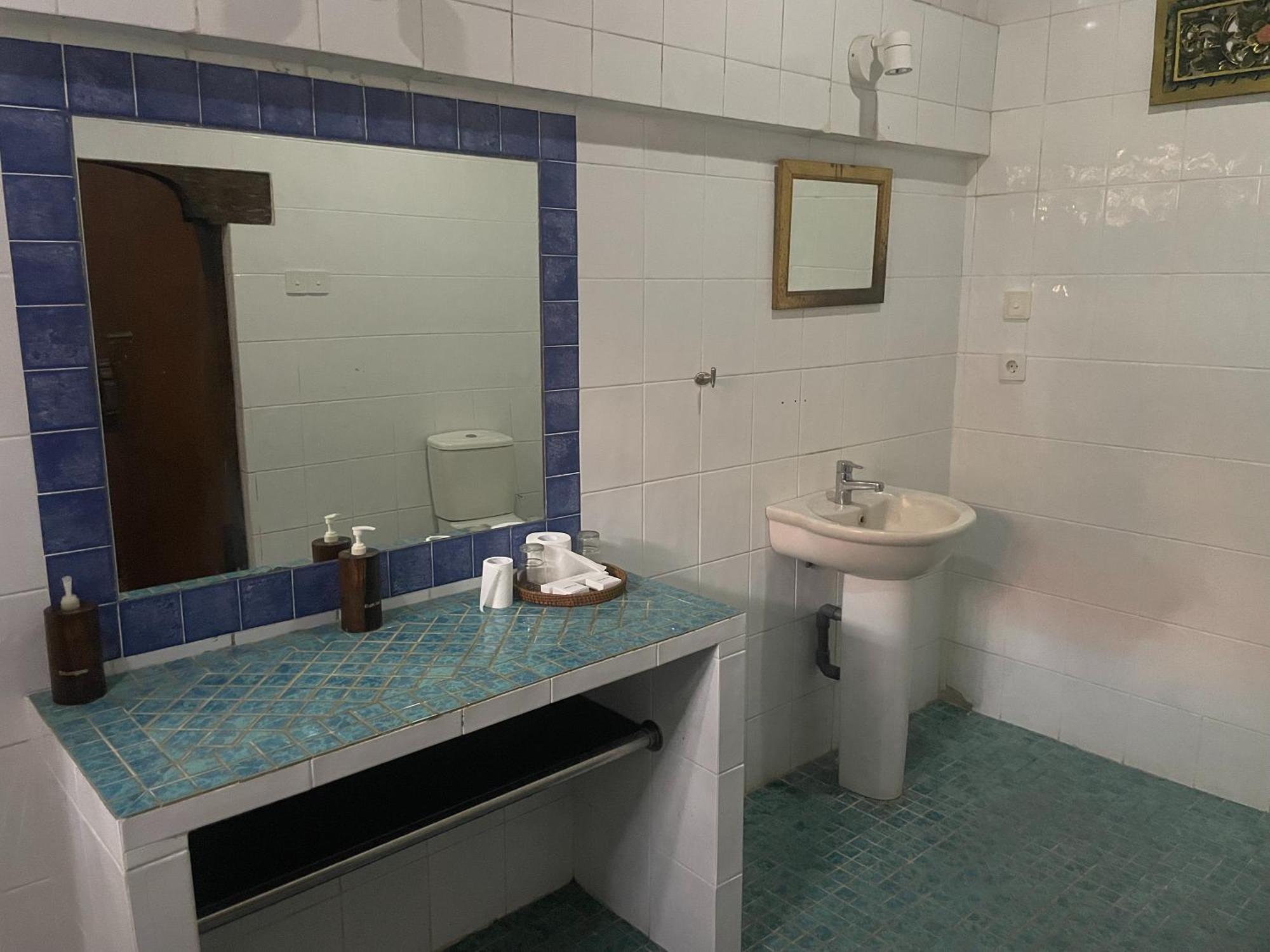 Hotel Graha Madesimon Ketewel Esterno foto