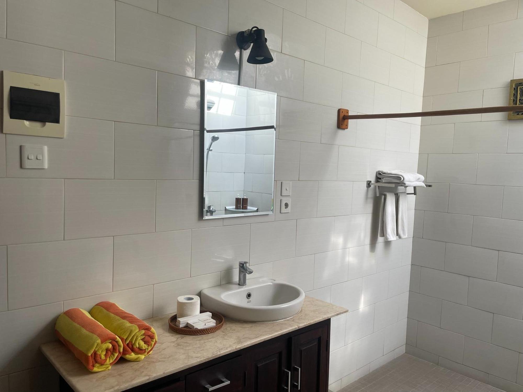 Hotel Graha Madesimon Ketewel Esterno foto
