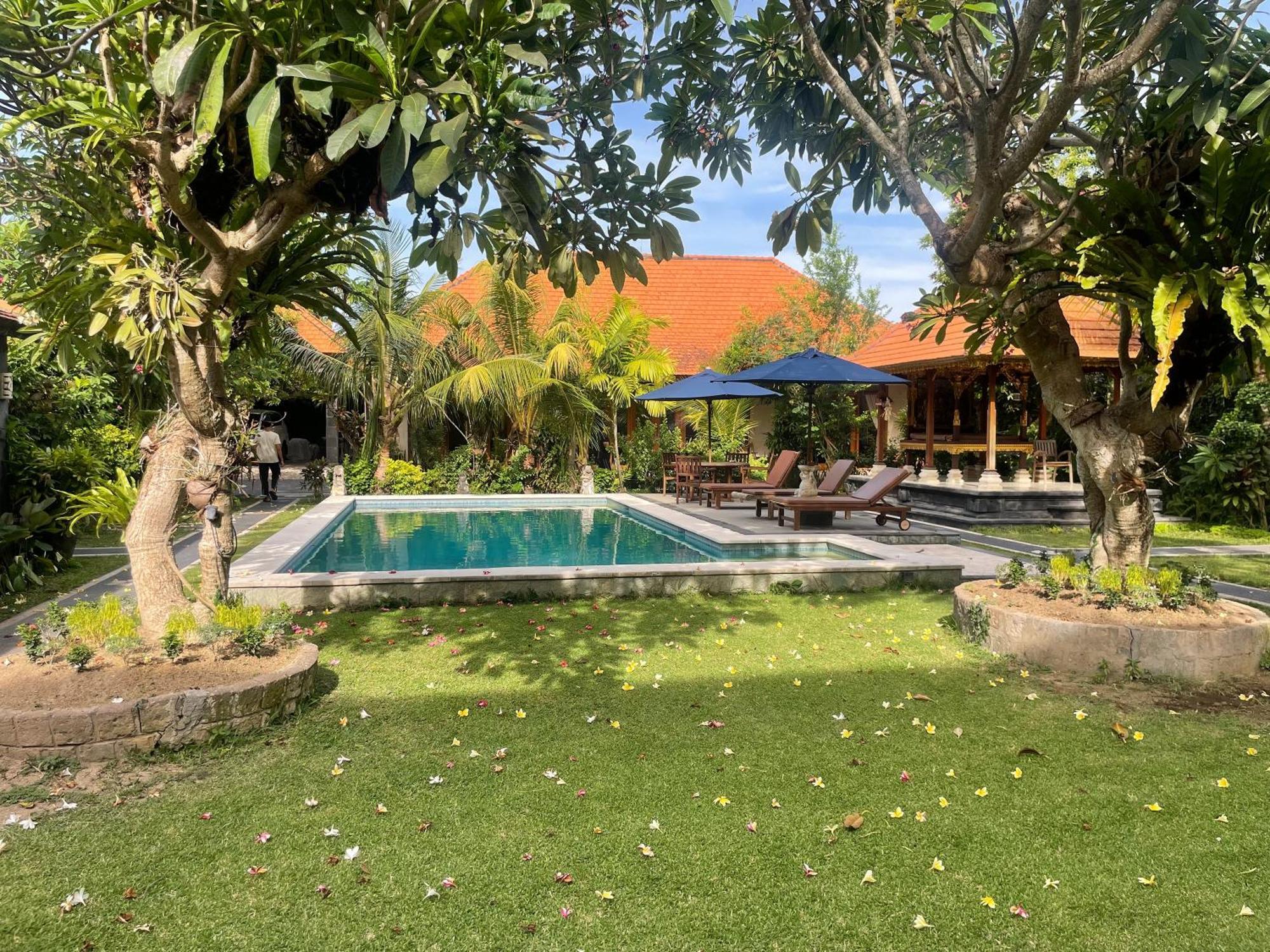 Hotel Graha Madesimon Ketewel Esterno foto