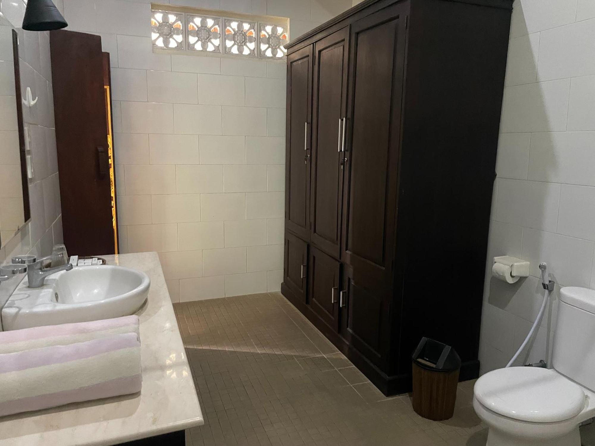 Hotel Graha Madesimon Ketewel Esterno foto